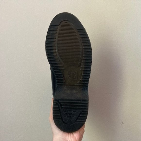 Rare NEVER WORN Doc Martens Vegan Flora Chelsea Boot - Picture 5 of 5